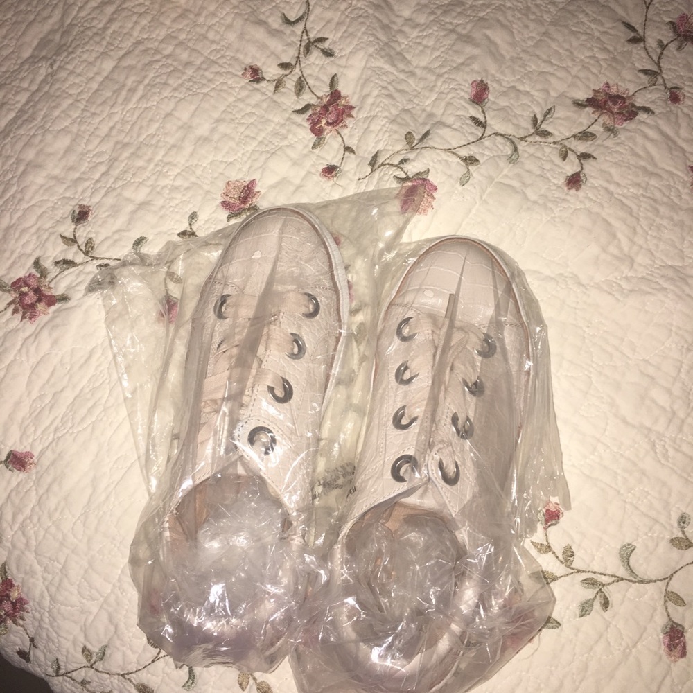 Shoes - Picture 3 of 3